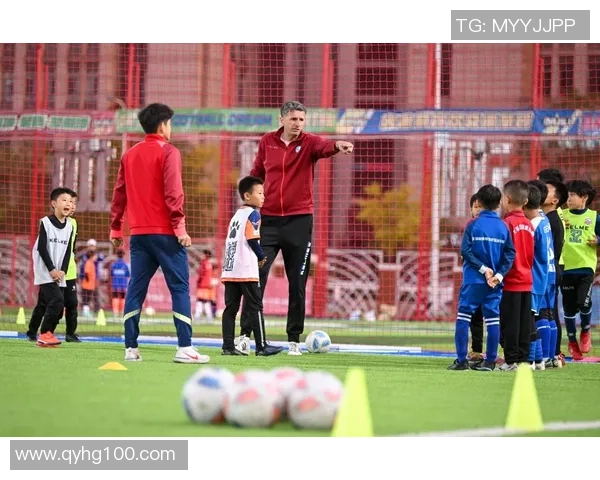 屈尼斯足球：探索这项运动背后的激情与梦想，感受团队精神的力量与魅力