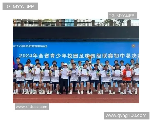 激情四溢的打足球现场让我们感受团队合作与运动魅力的完美结合